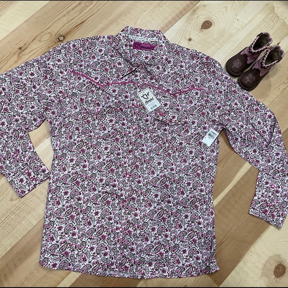 Great Christmas gift!! New Cowgirl Hardware button down western shirt. - Picture 2 of 7